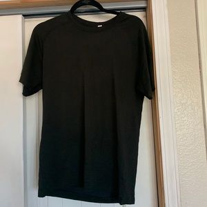 Men’s Lululemon shirt